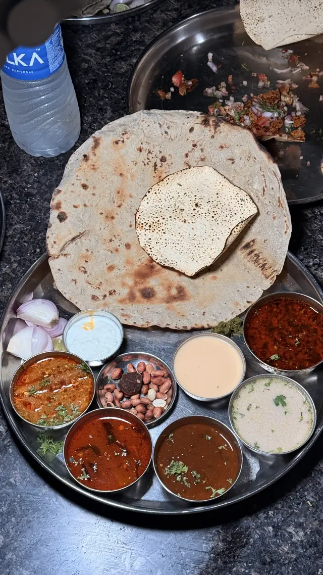 Thali with bhakri and papad